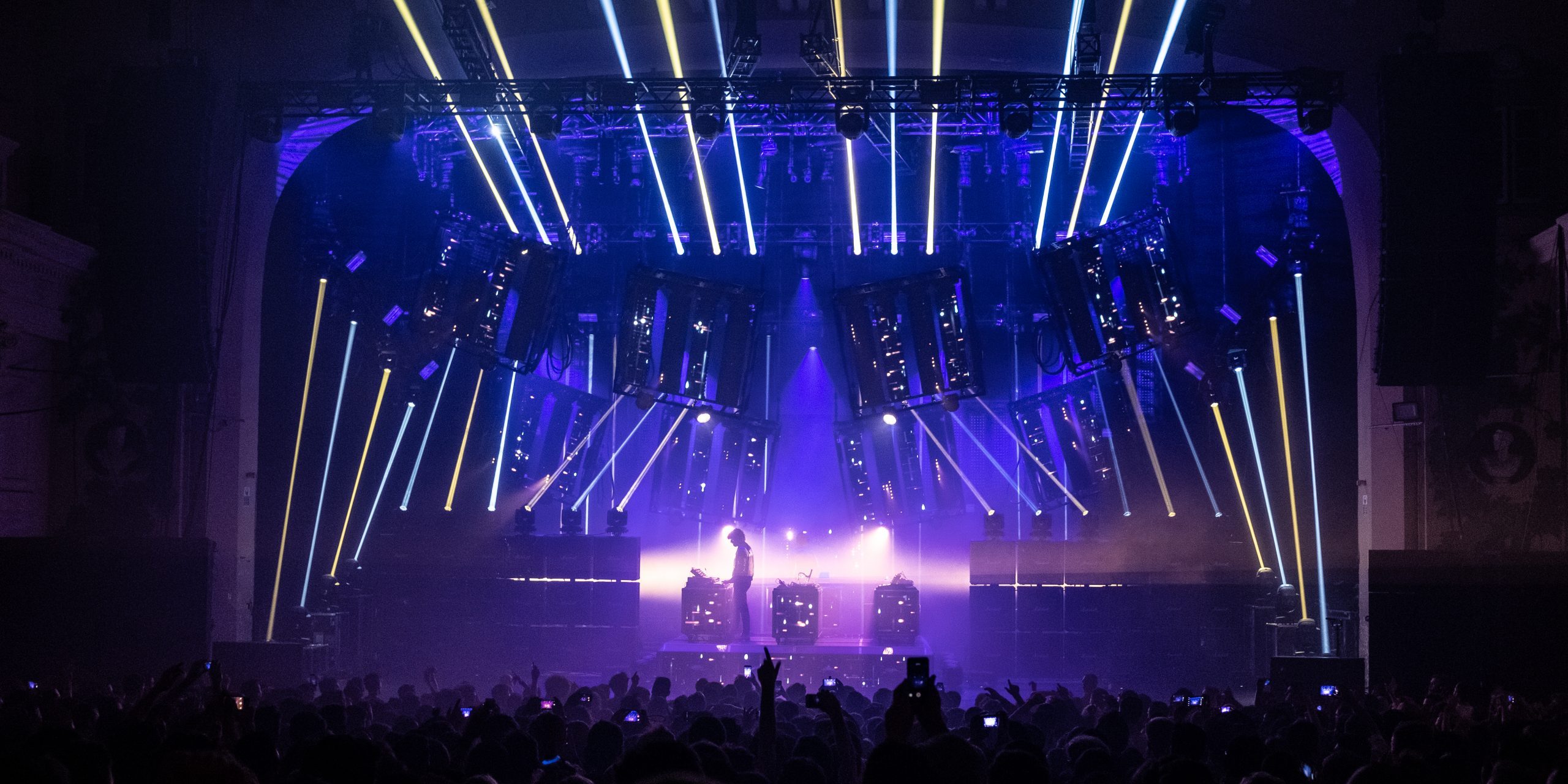 justice tour woman worldwide prolicht + sound justice opus winner