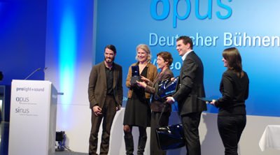 Stefan Nagel und Birgit Walter nehmen stellvertretend für Katie Mitchell den Opus Bühnenpreis 2011 entgegen