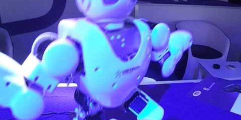 Video: Hier tanzt der Robot!