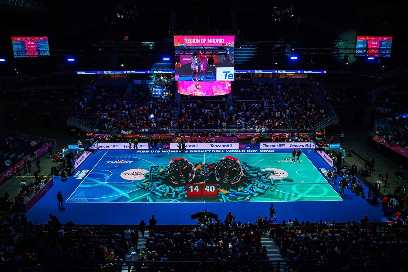 Interaktive 3D-Animation auf LED-Glasboden beim FIBA U19 Women’s World Cup 2023 in Madrid.