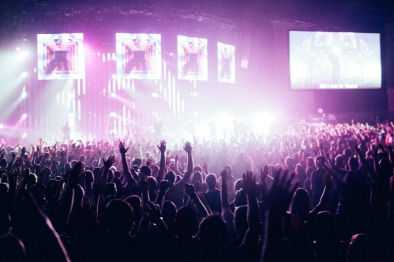 event-stage-concert-outdoor-led-display live-concert-stage-event-outdoor-led-panels-night