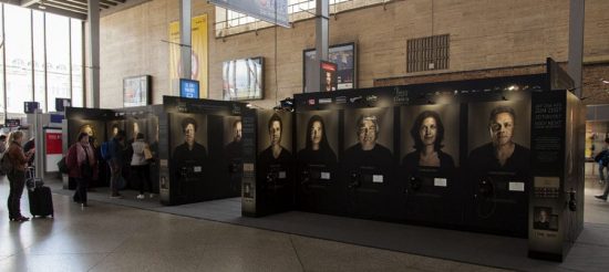 Ausstellung Faces Behind The Voices - Fotograf Marco Justus Schoeler