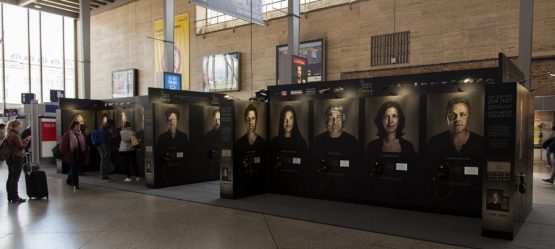 Ausstellung Faces Behind The Voices - Fotograf Marco Justus Schoeler