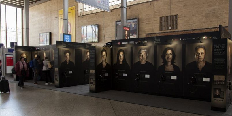 Ausstellung Faces Behind The Voices – Fotograf Marco Justus Schoeler Ausstellung Faces Behind The Voices - Fotograf Marco Justus Schoeler