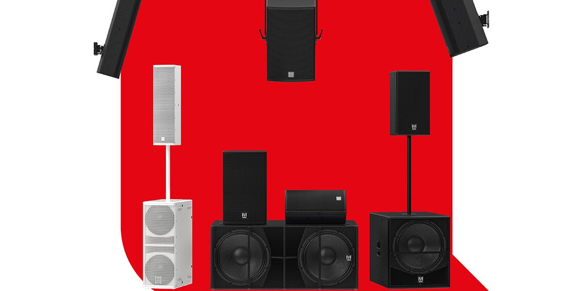 Martin Audio BlacklineQ-Series Verschiedene Martin Audio BlacklineQ Lautsprecher und Subwoofer vor rotem Hintergrund gruppiert.