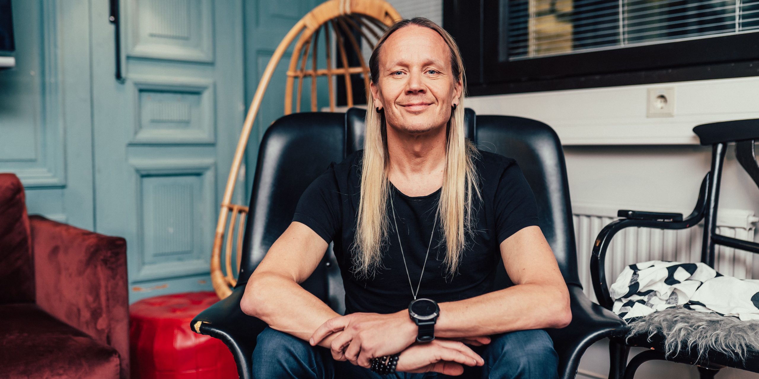 mikki-kunttu-keynote-pls24 Auf der Prolight + Sound 2024 wird der Bühnen- und Lichtdesigner Mikki Kunttu eine Keynote-Präsentation über Theaterdesign halten.