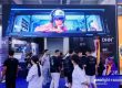 LED-Display am DHN-Stand mit Fachbesuchern und digitaler Bildwelt