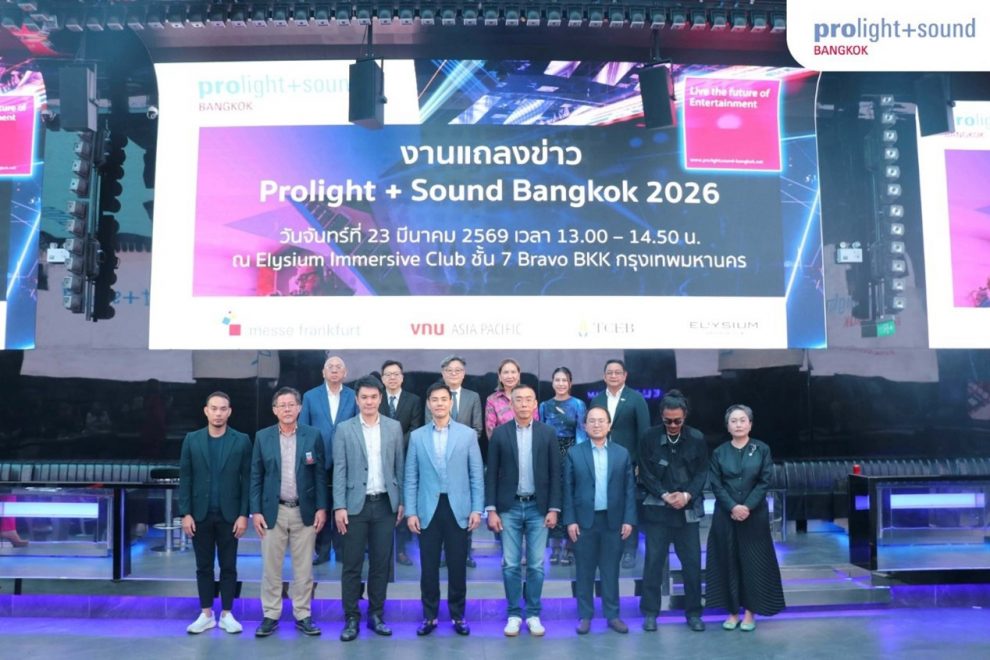 Gruppenfoto vor Bühne mit Screen zur Prolight + Sound Bangkok 2026 Pressekonferenz