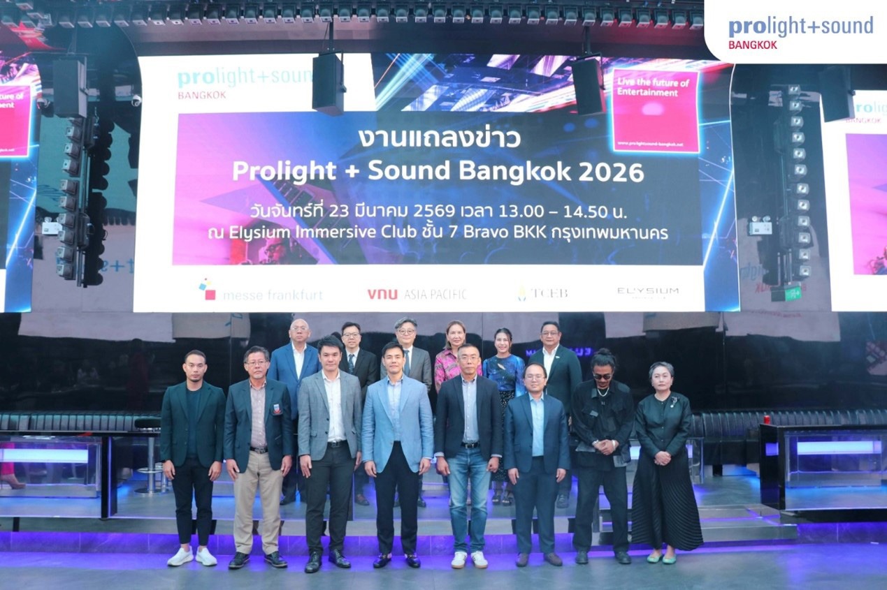 Gruppenfoto vor Bühne mit Screen zur Prolight + Sound Bangkok 2026 Pressekonferenz