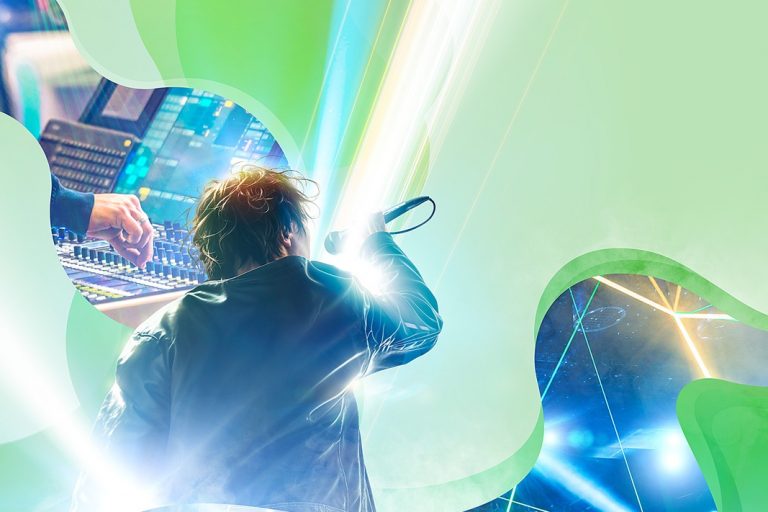 Key Visual mit Sänger, Lichtshow und grünem Design für Prolight + Sound Guangzhou.
