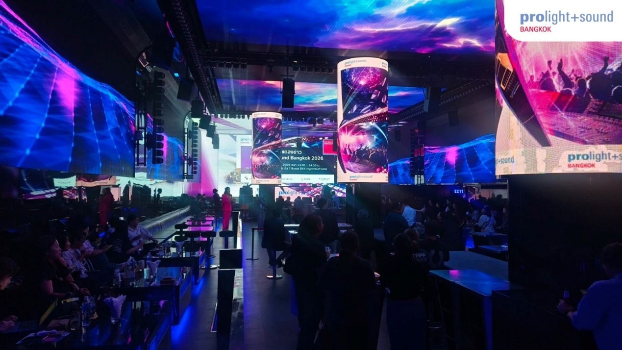 Eventlocation mit LED-Installationen, Publikum und Bühne zur Prolight + Sound Bangkok 2026